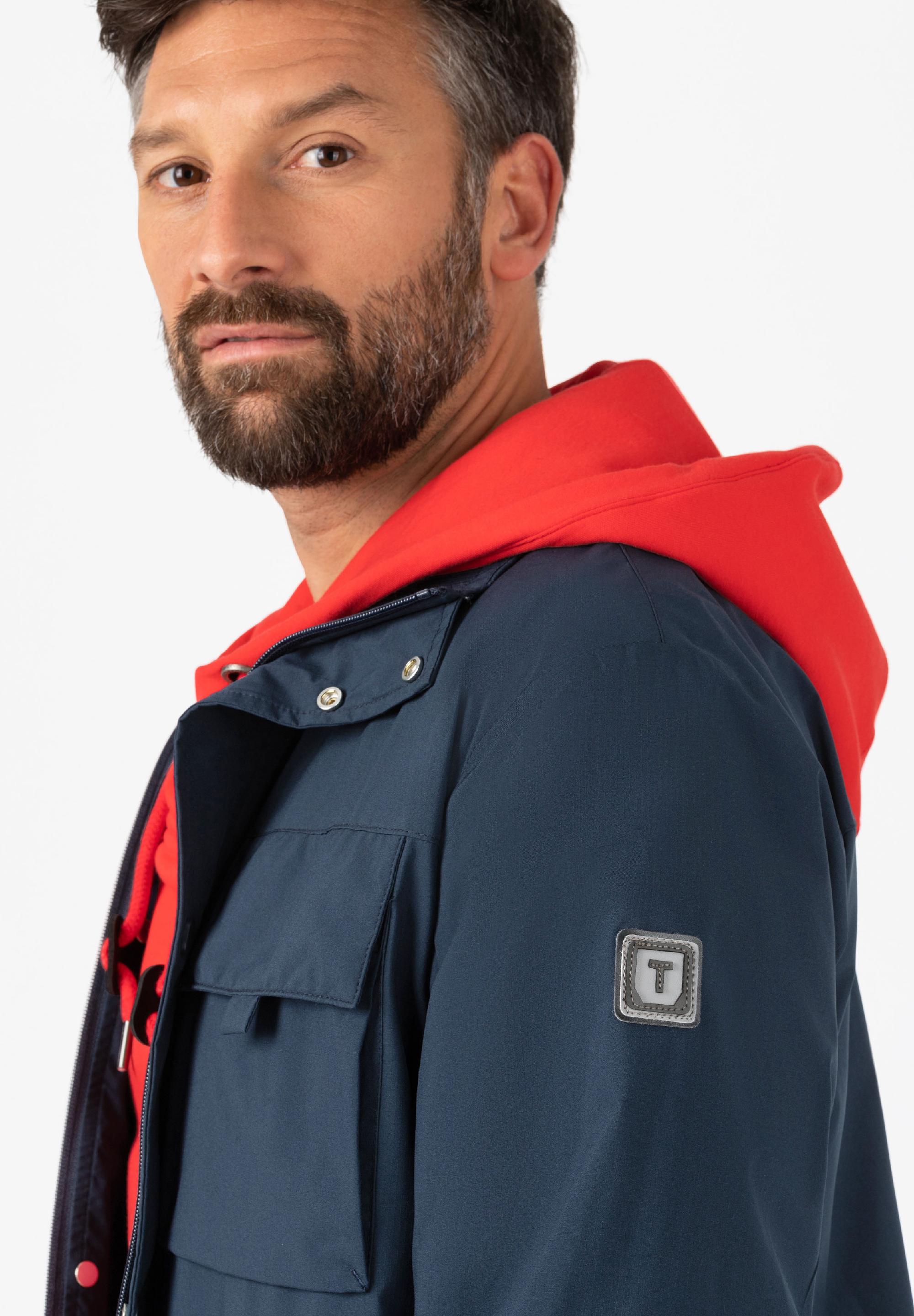 Sporty Tech Jacket zipper