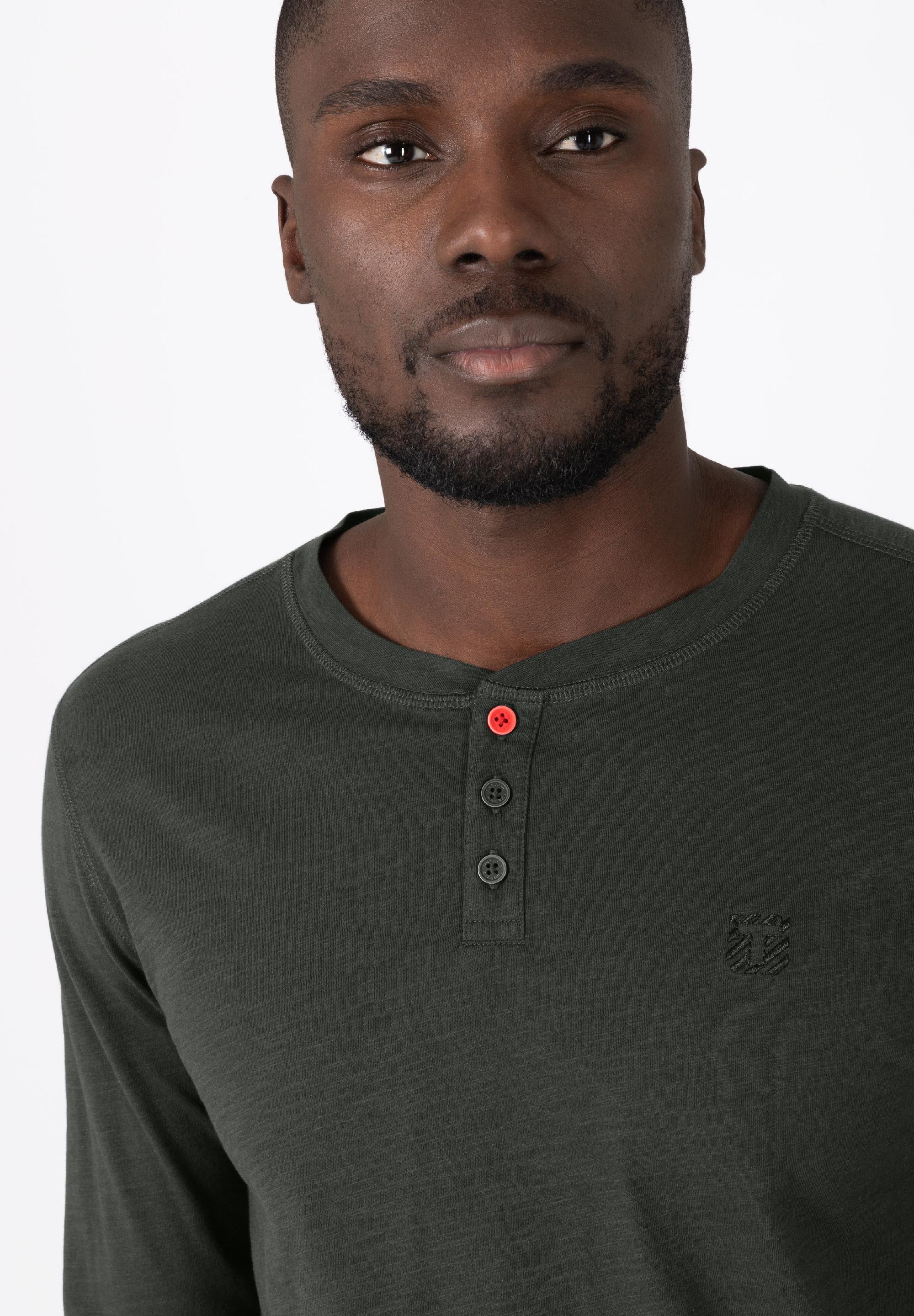 Ripped Longsleeve Henley