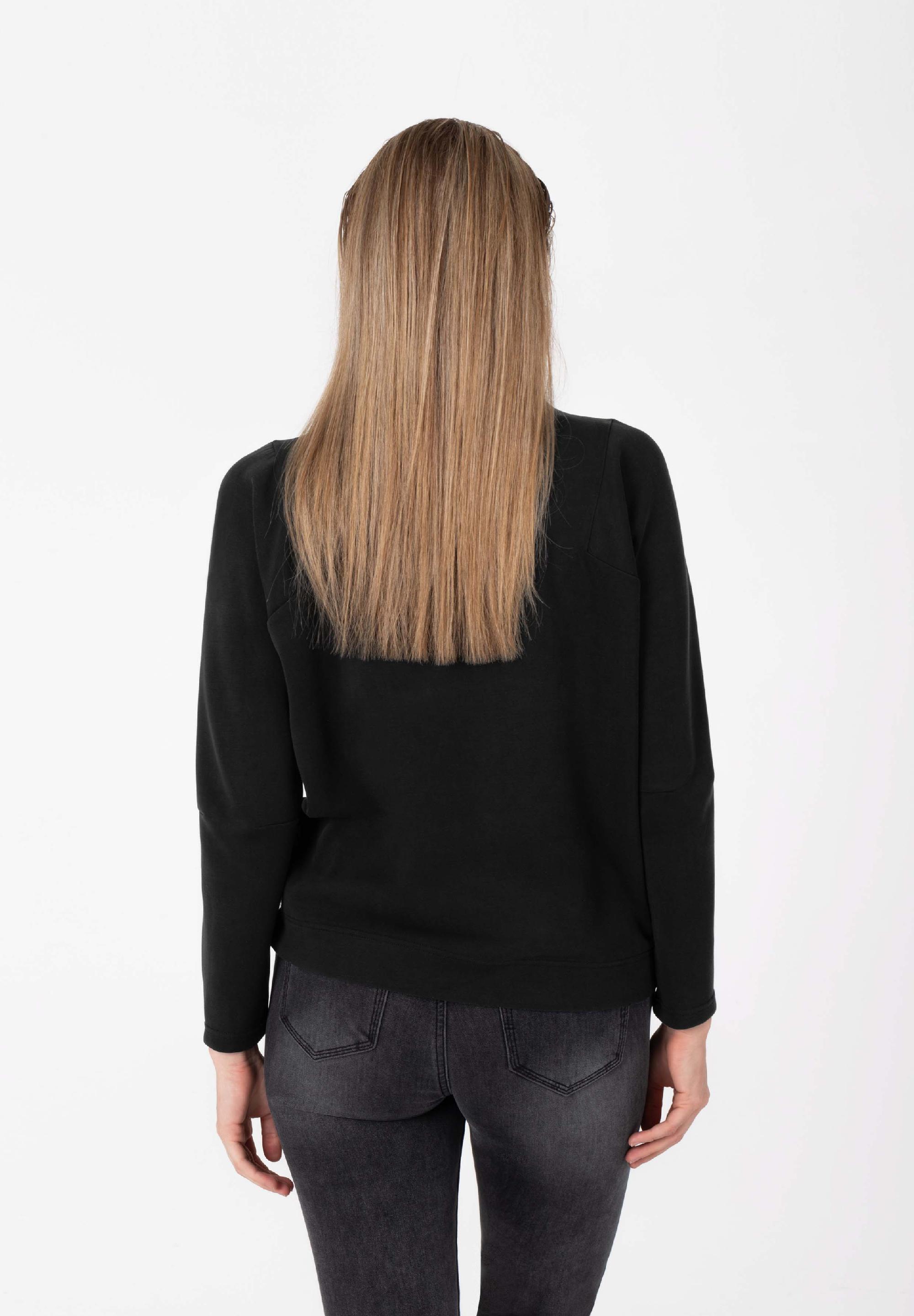 Sporty Mock-Neck print