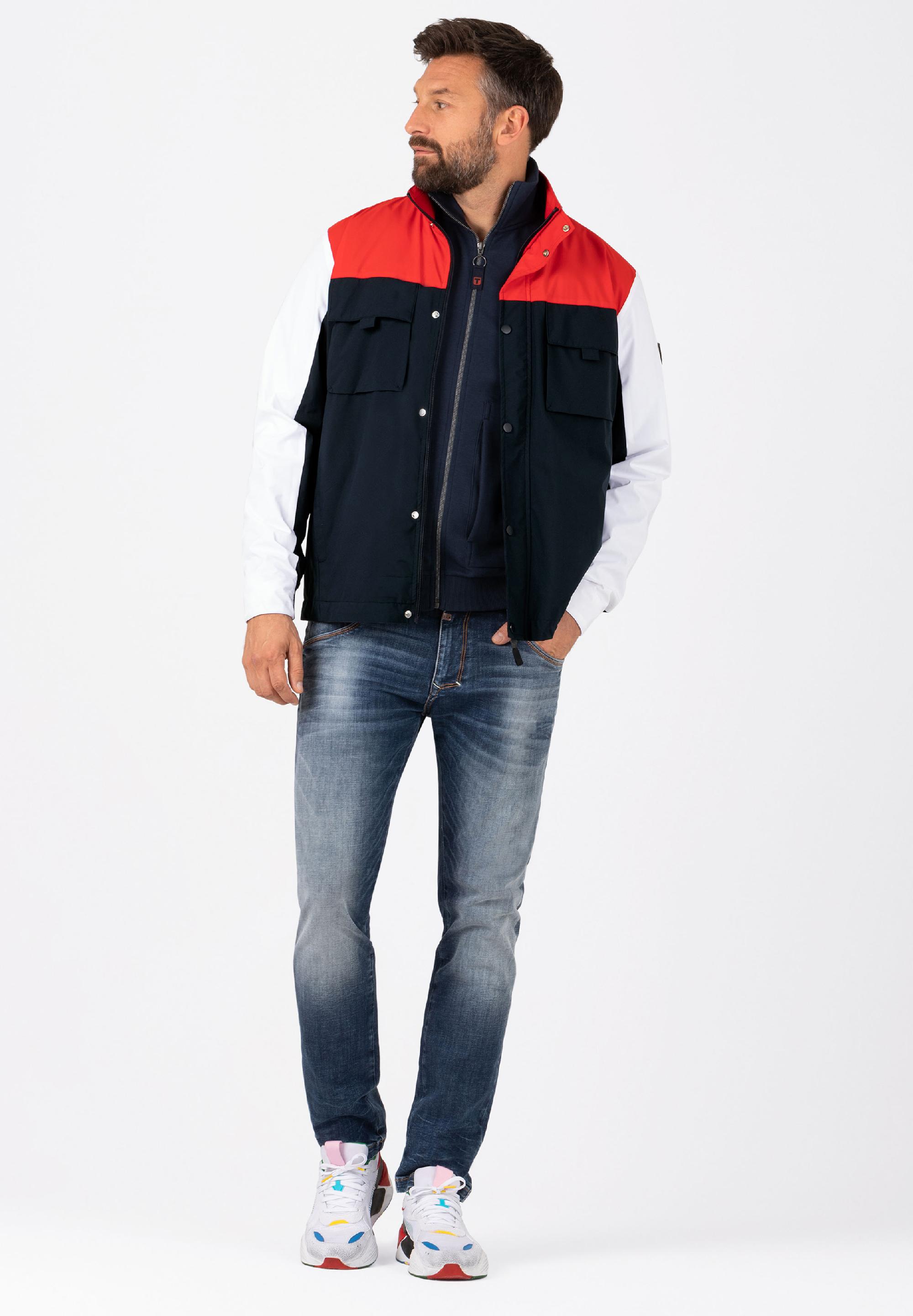 Sporty Tech Jacket zipper