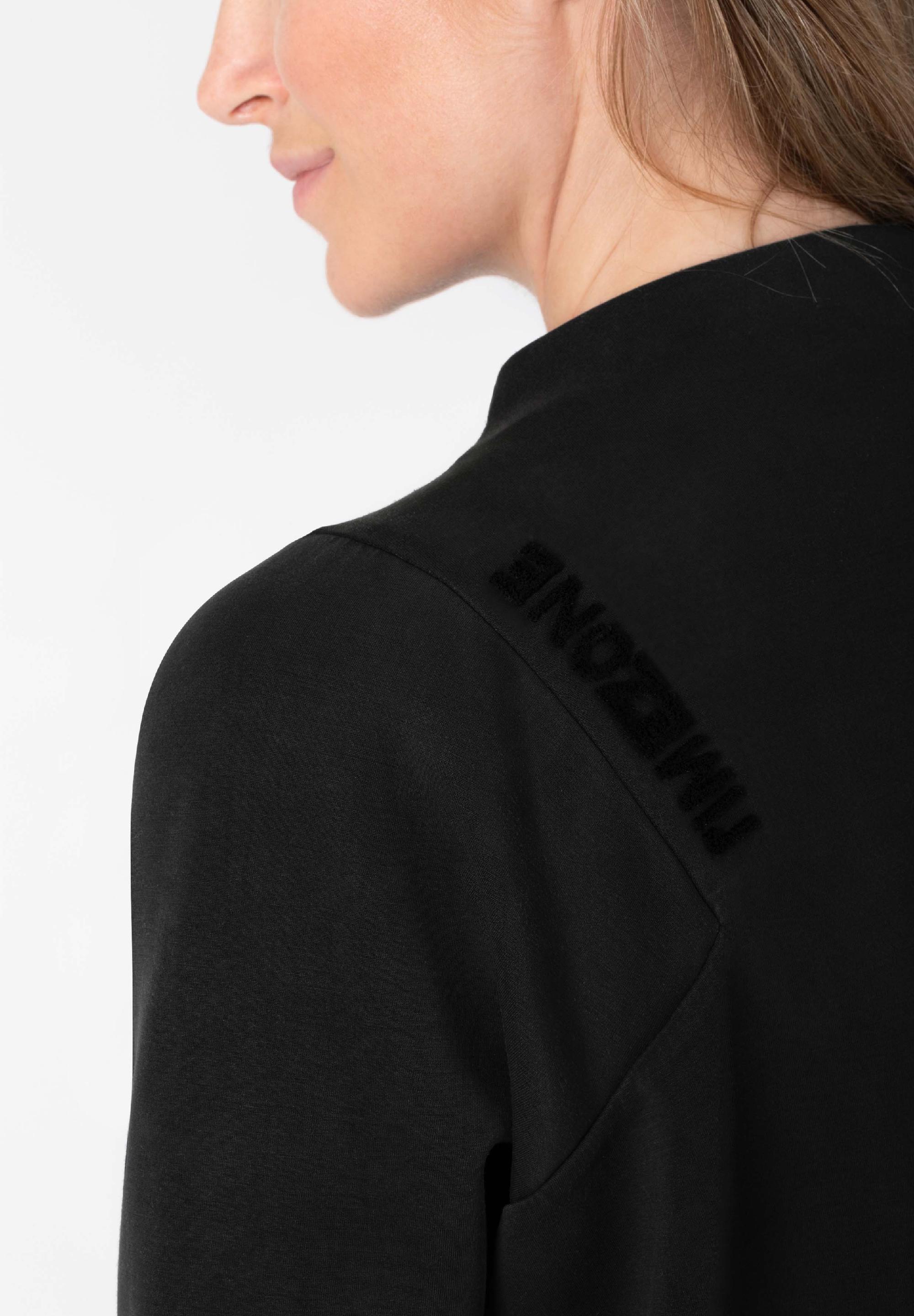 Sporty Mock-Neck print